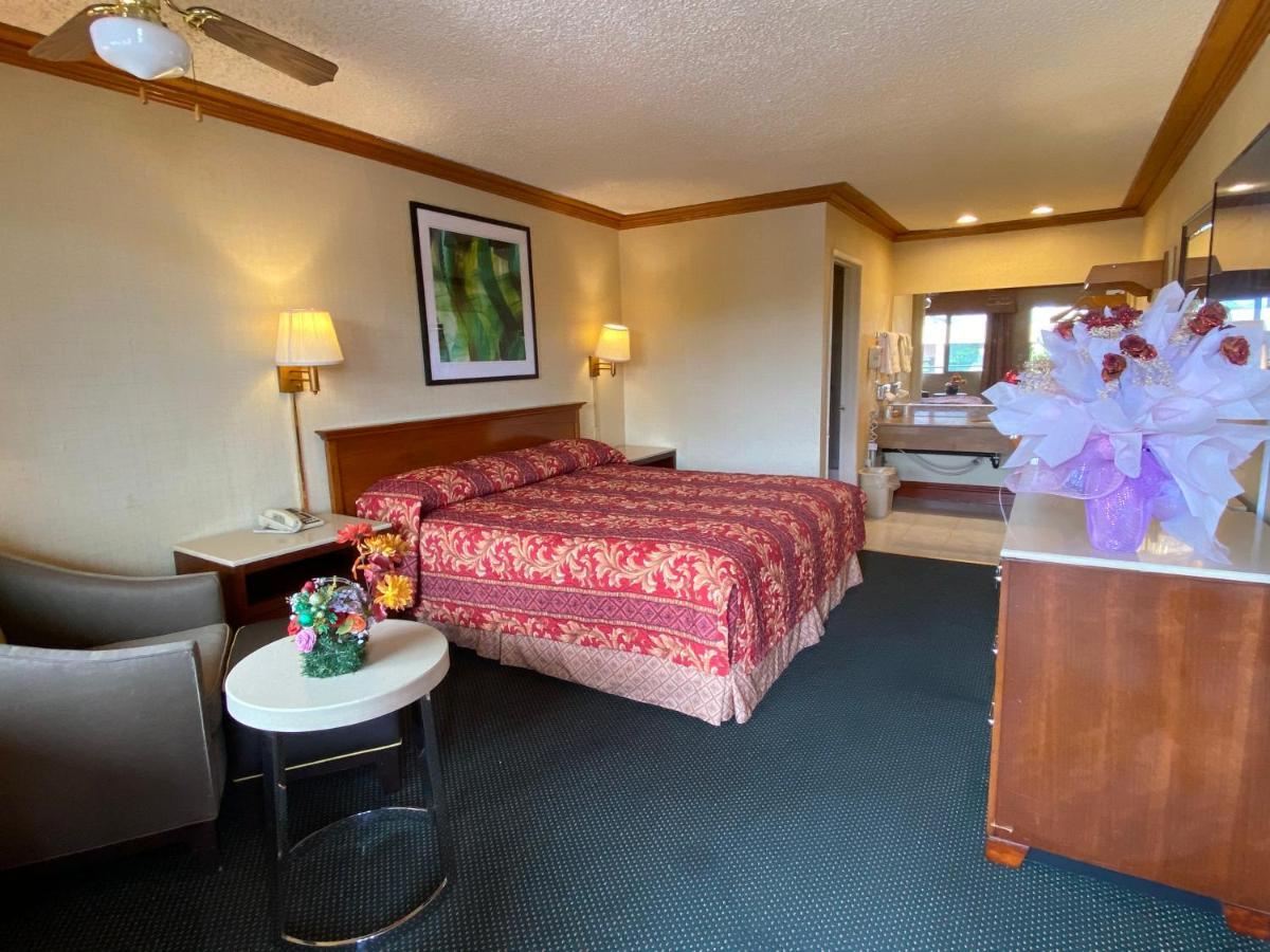 New Century Motel 3*